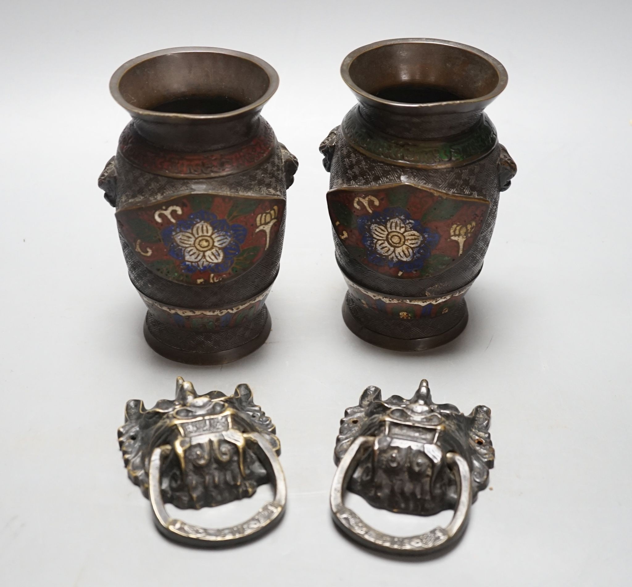 A pair of Chinese cast brass mask ring handles and a pair of Japanese enamelled bronze vases, 15 cm